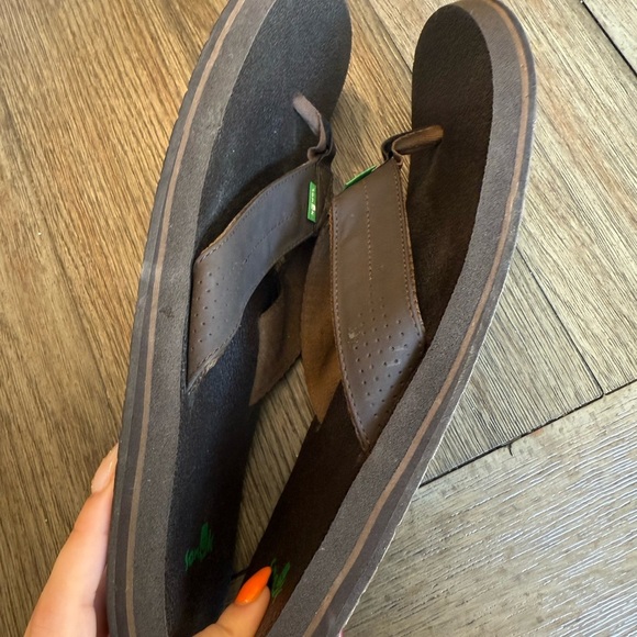 Men’s brown sanuk flip flops - Picture 4 of 5